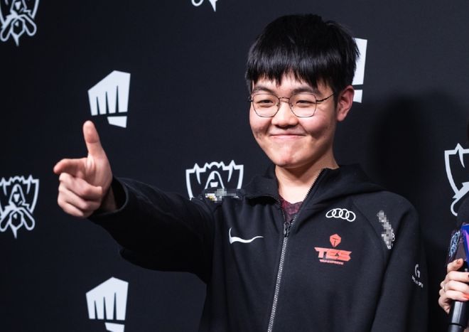 雷火电竞简介-PSG险胜C9，Doinb团战一打五2025世界赛3:0（深圳）