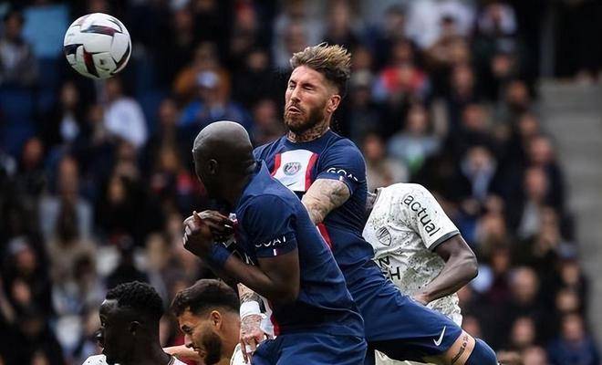 拜仁绝杀热刺，姆巴佩扑点救主意甲