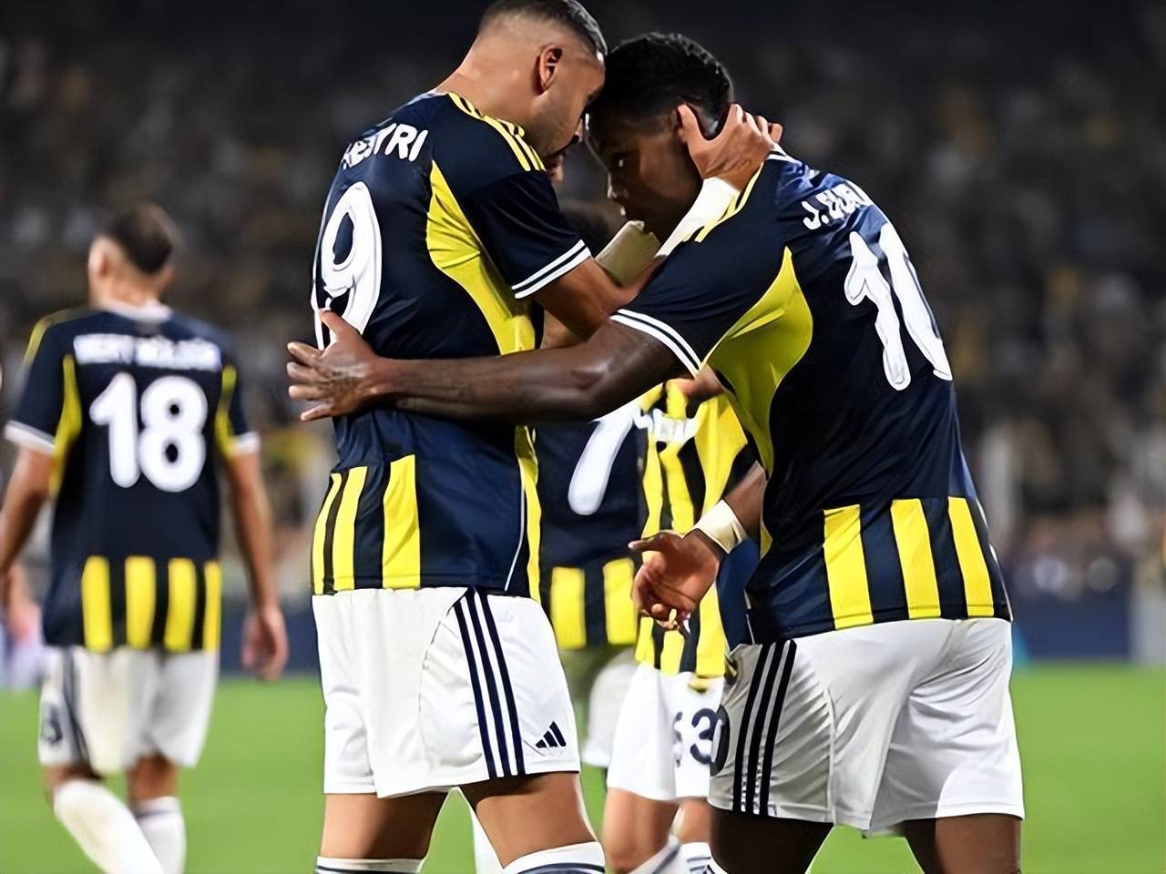 拜仁轻取国米,阿扎尔补时绝平欧冠 拜仁轻取国米,阿扎尔补时绝平欧冠