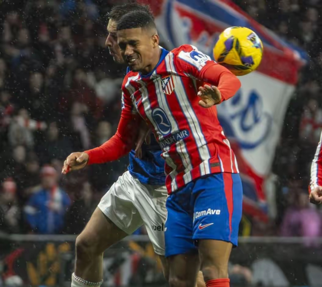 关于巴萨力克马竞，卡瓦尼梅开二度西甲的信息